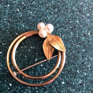 Vintage Krementz Gold Tone leaf and faux pearls brooch